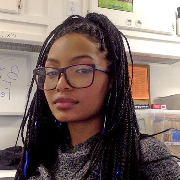 Black Girl Magic: Yara Shahidi Took The Best Natural Hair Selfies This Year
